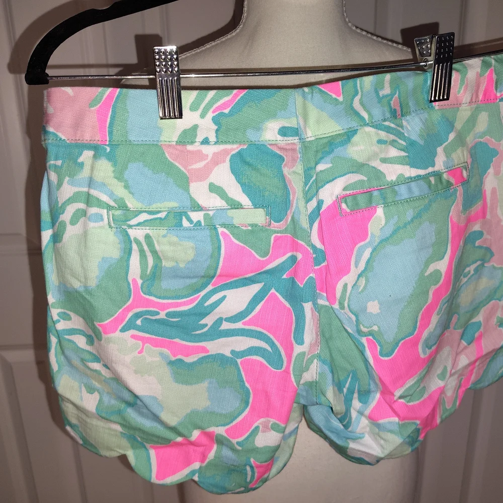 Lilly Pulitzer Pink & Aqua Scalloped-Hem High Waist Shorts Sz 0 Buttercup - Picture 3 of 9